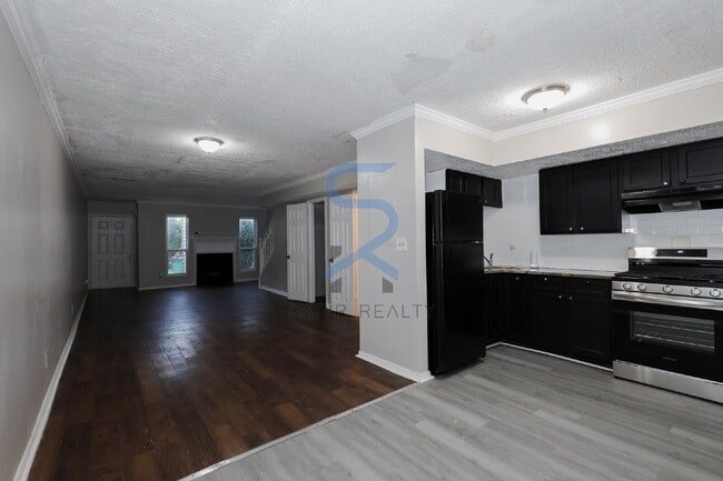 Building Photo - Move in before November 15th and choose yo...