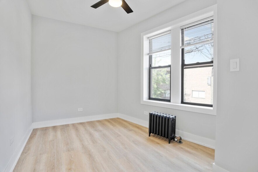 Building Photo - 7510 N Eastlake Ter