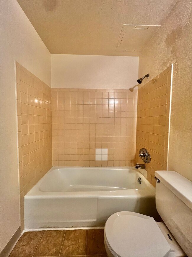 Building Photo - Mathews634 (KC-JF-NB)