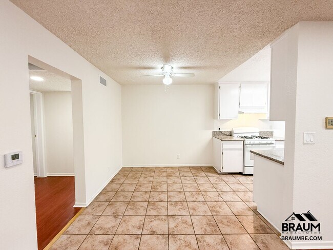 Building Photo - 221 W Elm Ave