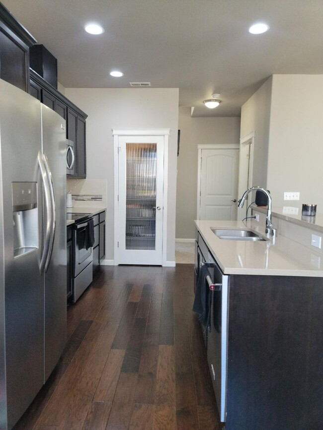 Building Photo - 3 Bedroom Home in Freestone at Bayside