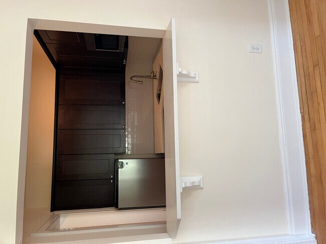 Building Photo - Castleton