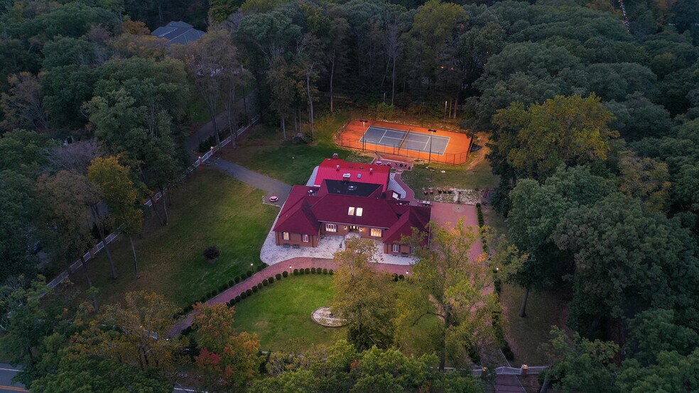 Building Photo - 91 Chestnut Ridge Rd