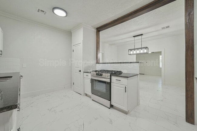 Building Photo - 1225 NE 17th St