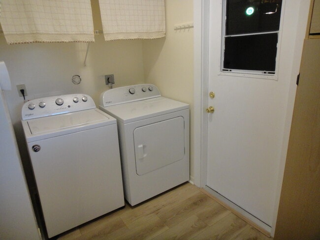Building Photo - 1417 McDermott Ln