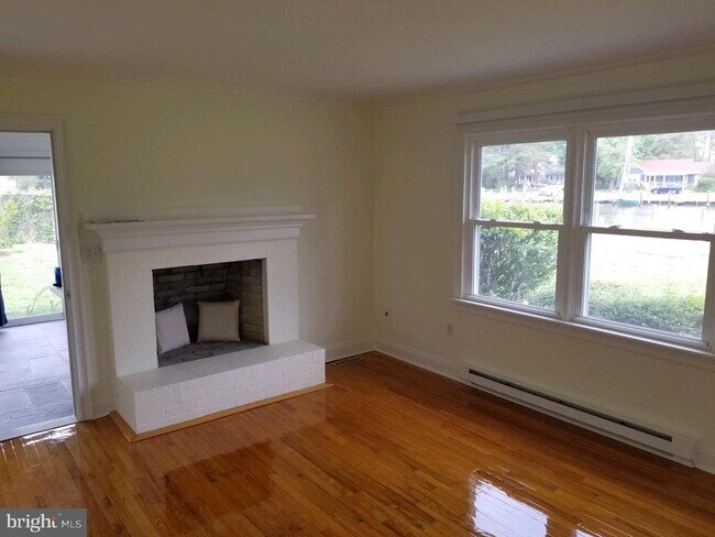 Building Photo - 219 E Chew Ave