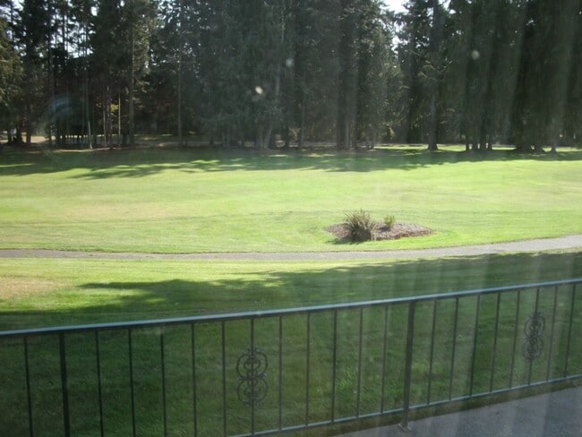 Building Photo - 201 Foursome Dr