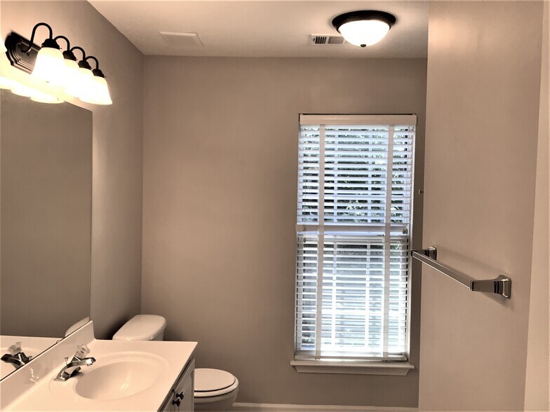 Building Photo - 818 Laurel Meadows Pkwy