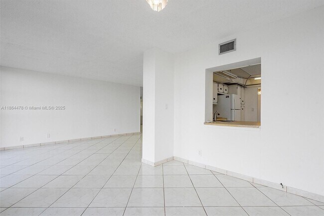Building Photo - 600 Parkview Dr
