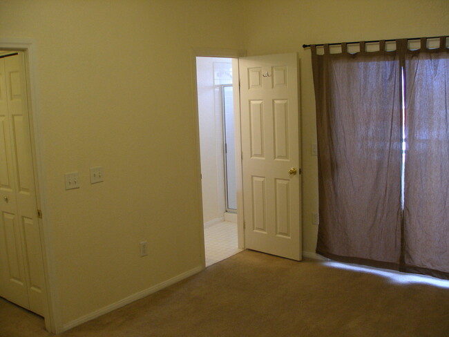 Building Photo - Henderson two bedroom unit for only $1295!