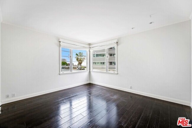 Building Photo - 9233 1/2 Doheny Rd
