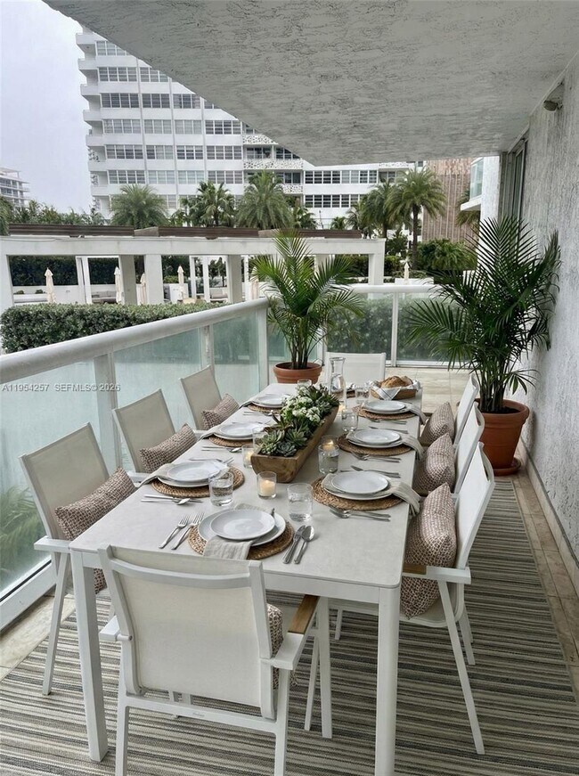 Building Photo - 10 Venetian Way