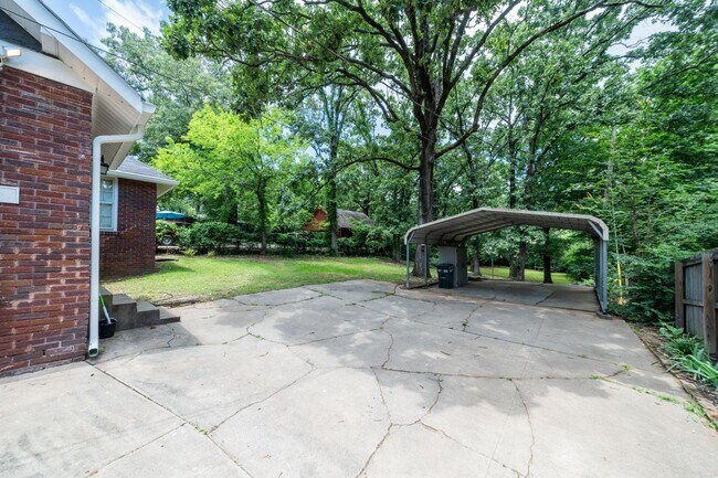 Building Photo - Charming home, great condition!
