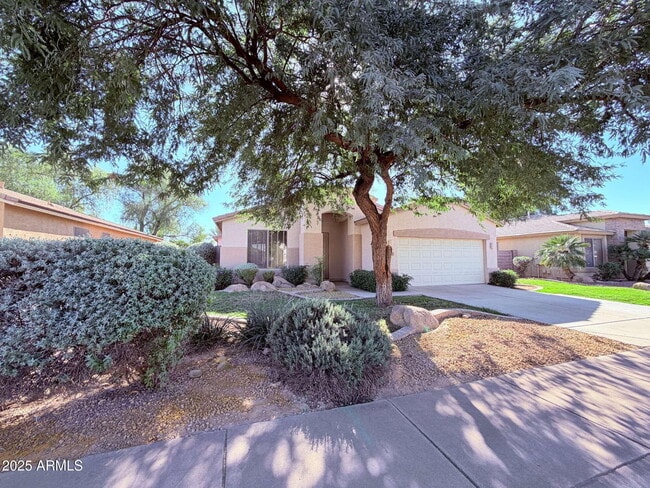 Building Photo - 2061 E Bellerive Pl