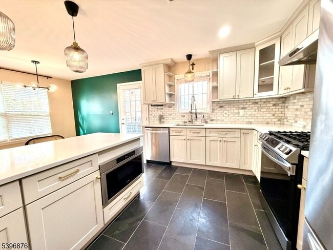 Building Photo - 22 Vaughan Dr