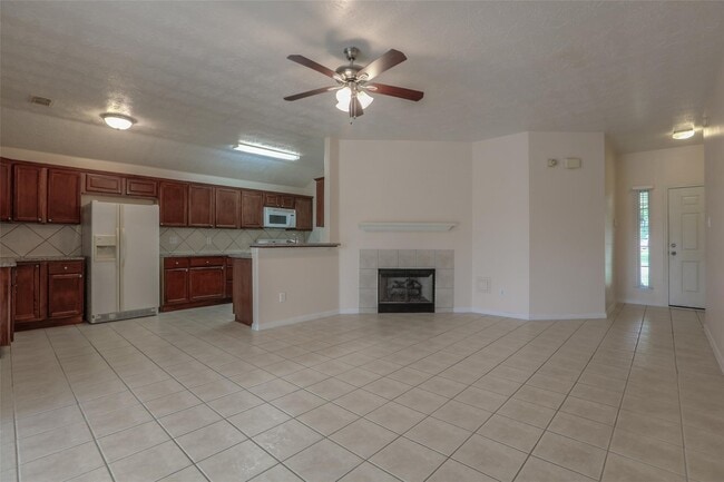 Building Photo - 22915 Sebastian Dr