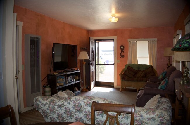 Building Photo - 3 Bedrooms 2 baths Beach House in the City of Imperial Beach!!!!!!