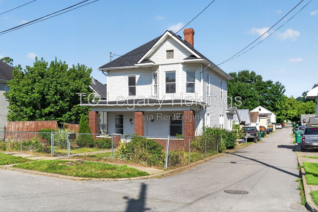 Building Photo - 890 Traction St
