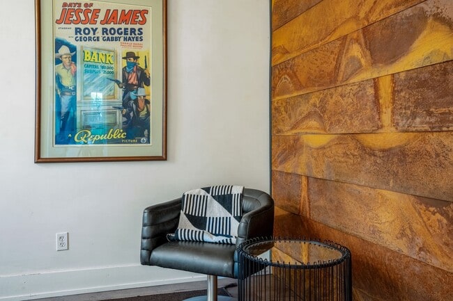 Building Photo - 573 W San Francisco St