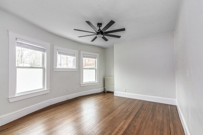 Building Photo - Just Renovated! Washington Square - Close to T / Star Market