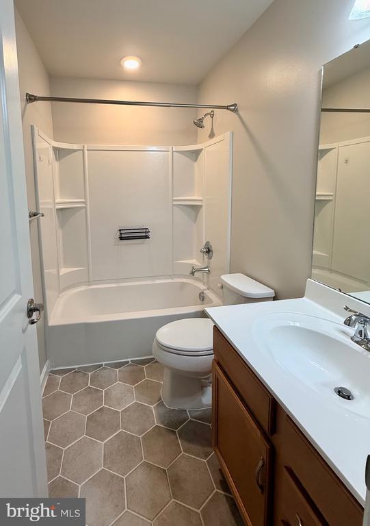 Building Photo - 9411 Wood Creek Cir