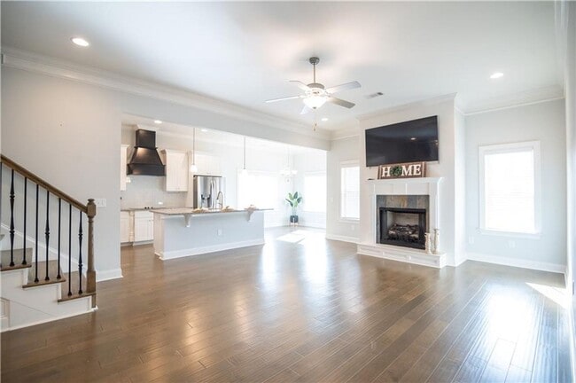 Building Photo - Spacious & Stylish 4BD Home with Loft in C...