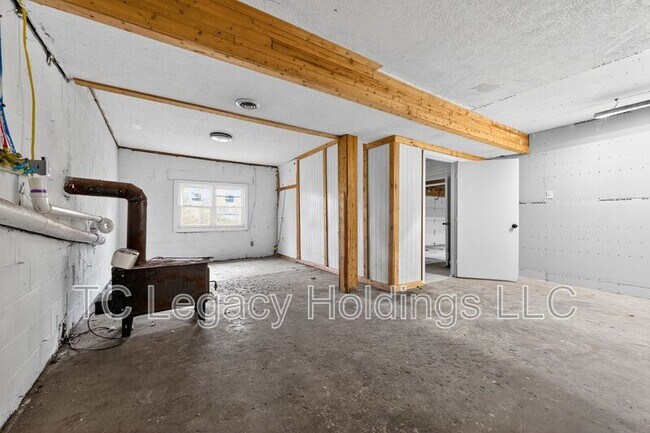 Building Photo - 320 Diamond Ave