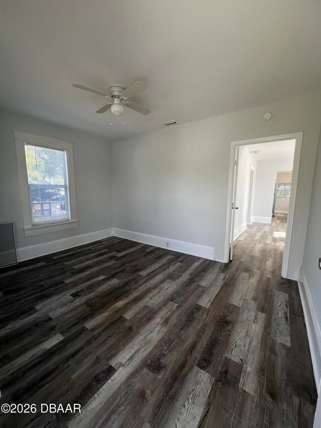 Building Photo - 209 Taylor Ave