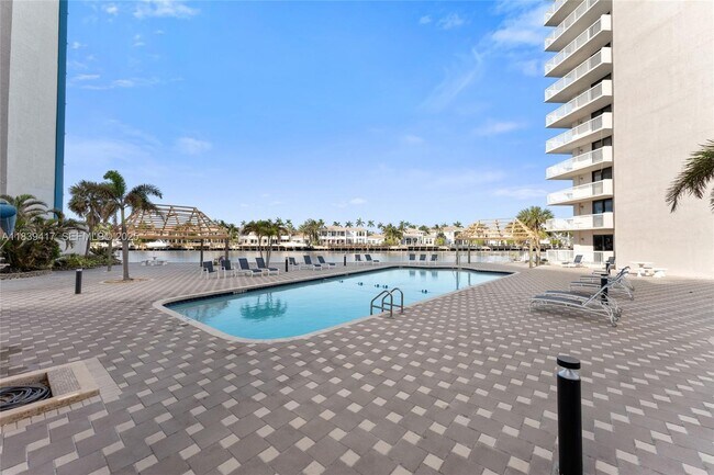 Building Photo - 1600 S Ocean Dr