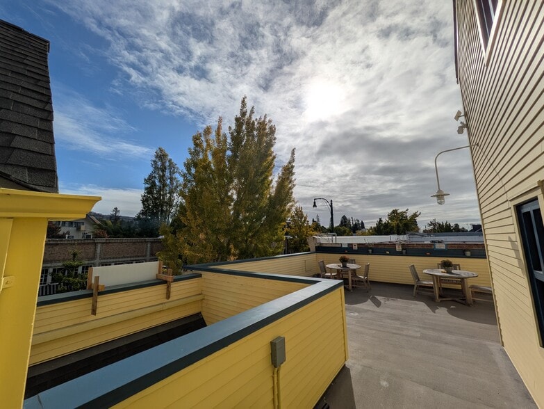 Building Photo - Elmwood Village