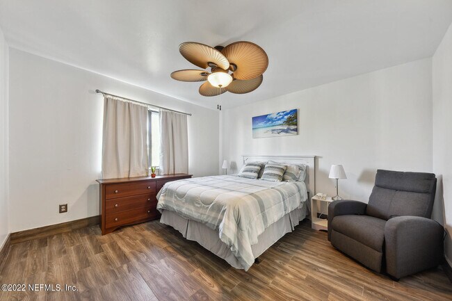 Building Photo - 512 10th Pl S