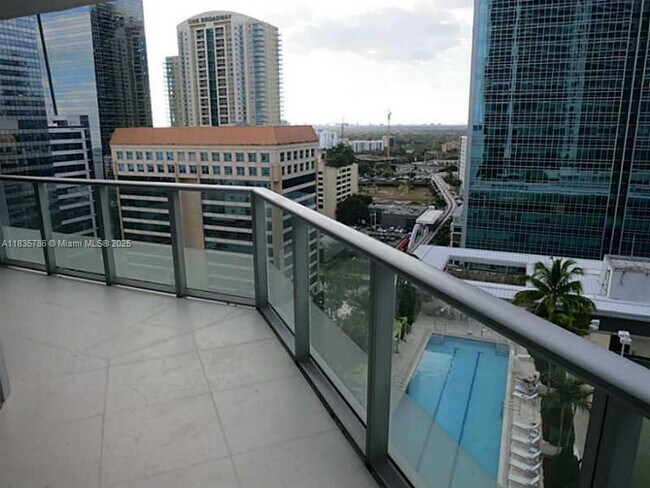 Building Photo - 1300 Brickell Bay Dr