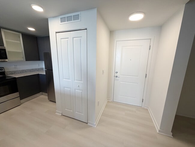 Building Photo - 5592 Pga Blvd