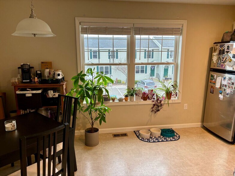 Building Photo - 132 Karatzas Ave