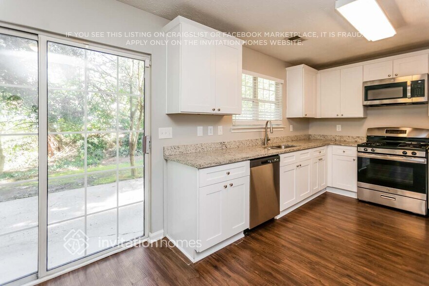 Building Photo - 28 Whitlock Square SW