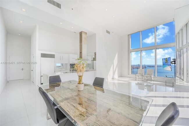 Building Photo - 495 Brickell Ave