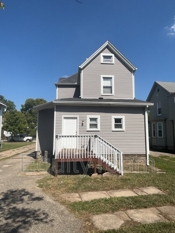 Building Photo - 27 Ferndale Ave