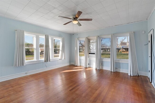 Building Photo - 408 S Gabriel St