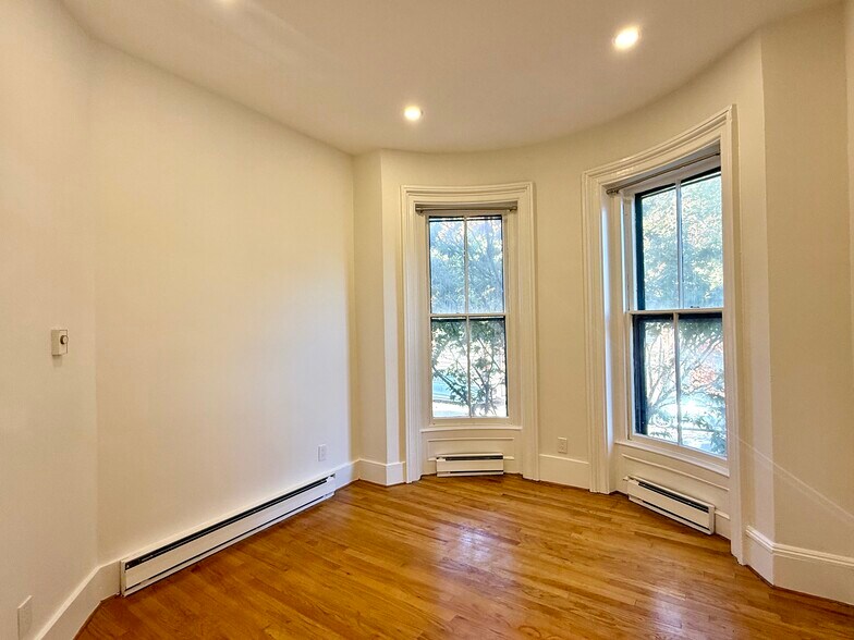 Building Photo - 104 Appleton St