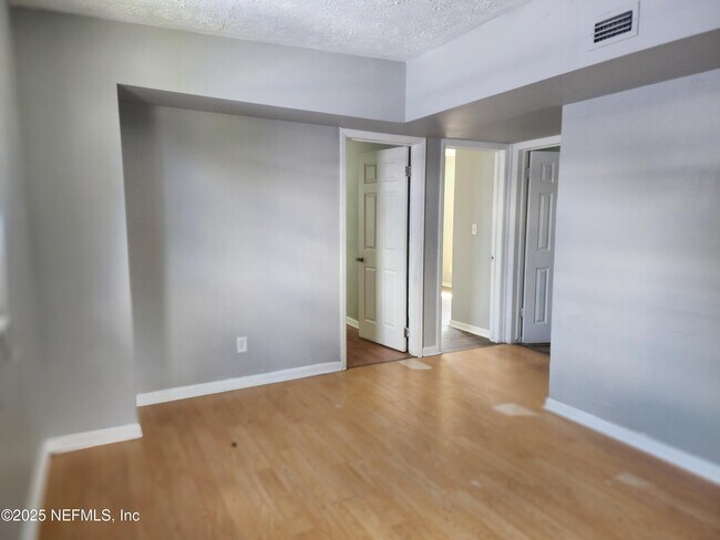 Building Photo - 1437 E 24th St