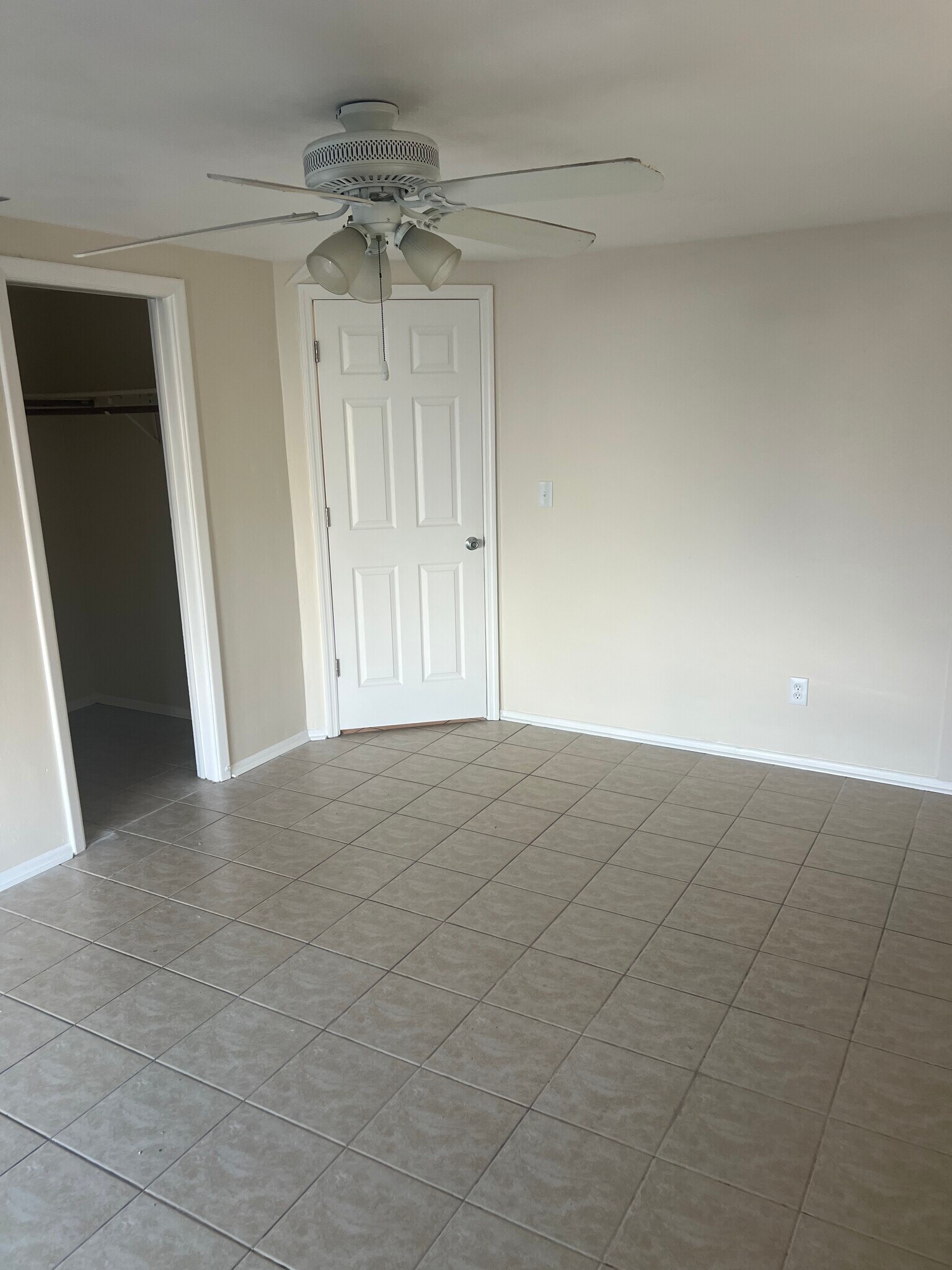 Building Photo - 10910 Rexdale Ave