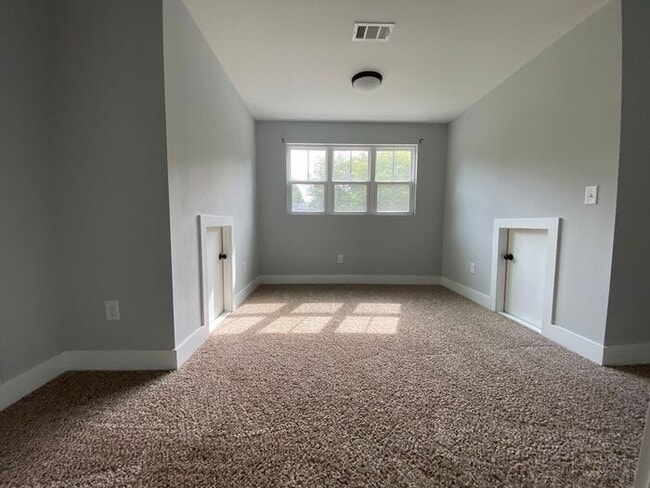 Building Photo - Beautiful 3 Bed 2 Bath in Madison - Newer Construction