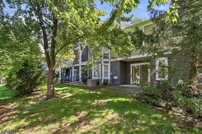 Building Photo - 81 Village Cir