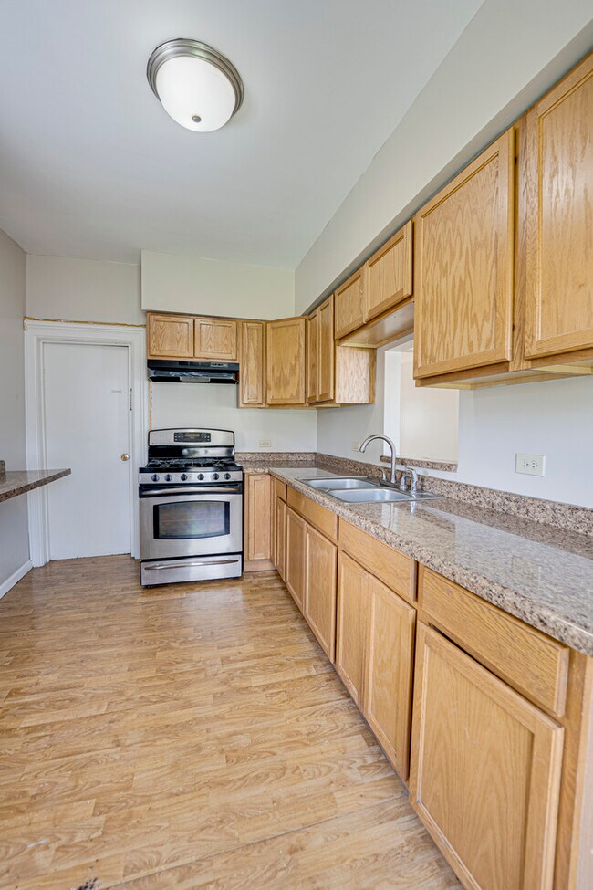 Building Photo - 371 Cedar St