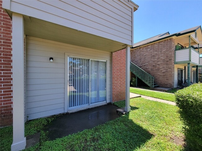 Building Photo - 13611 Ravensway Dr