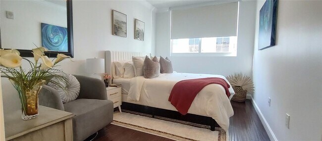 Building Photo - 170 SE 14th St