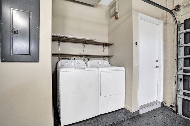 Building Photo - 16658 La Mesa Dr