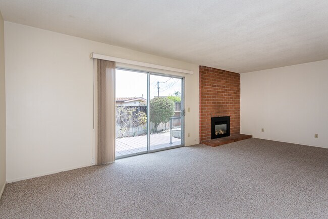 Building Photo - 3 bedroom house on large lot