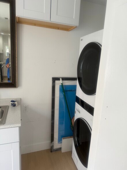 Building Photo - 2054 Fremont Ave