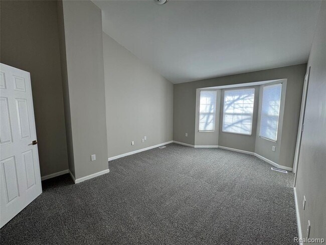 Building Photo - 115 Georgetown Square N